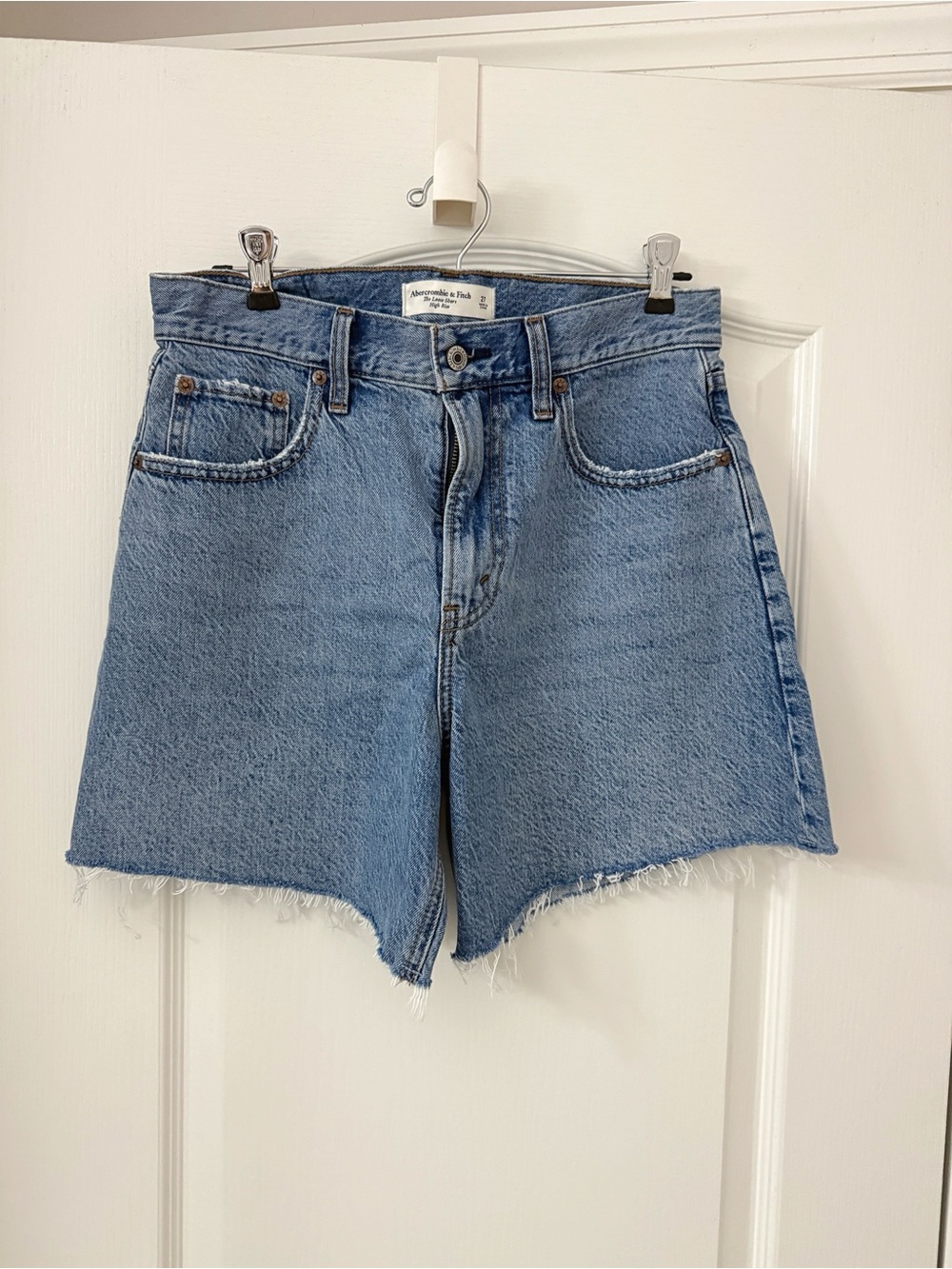 Abercrombie & Fitch High-Waist Frayed loose Hem Denim Shorts - Picture 6 of 9